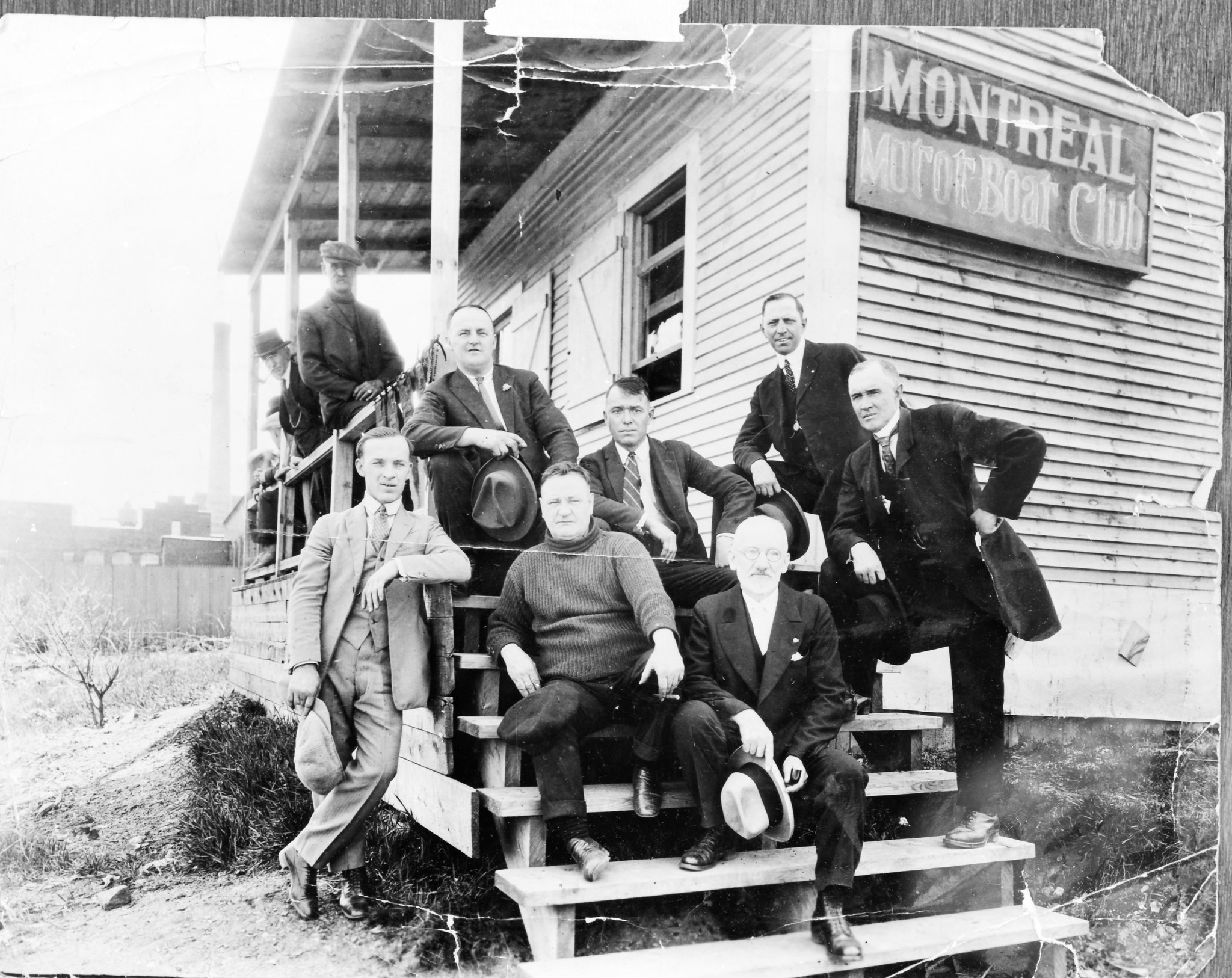 350541457_215420057960885_6028137157515303318_n